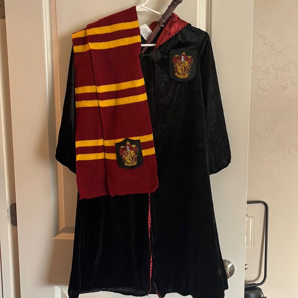 Gryffindor dress robes with wand and scarf size small 4-6